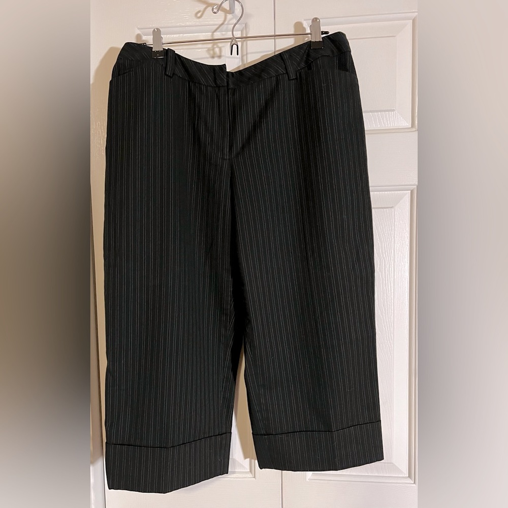 Women’s Business Casual Capris by Worthington Stretch.